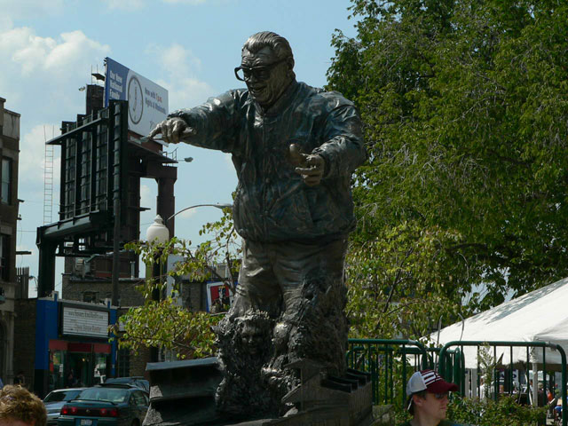 写真：ハリー・ケリーの銅像